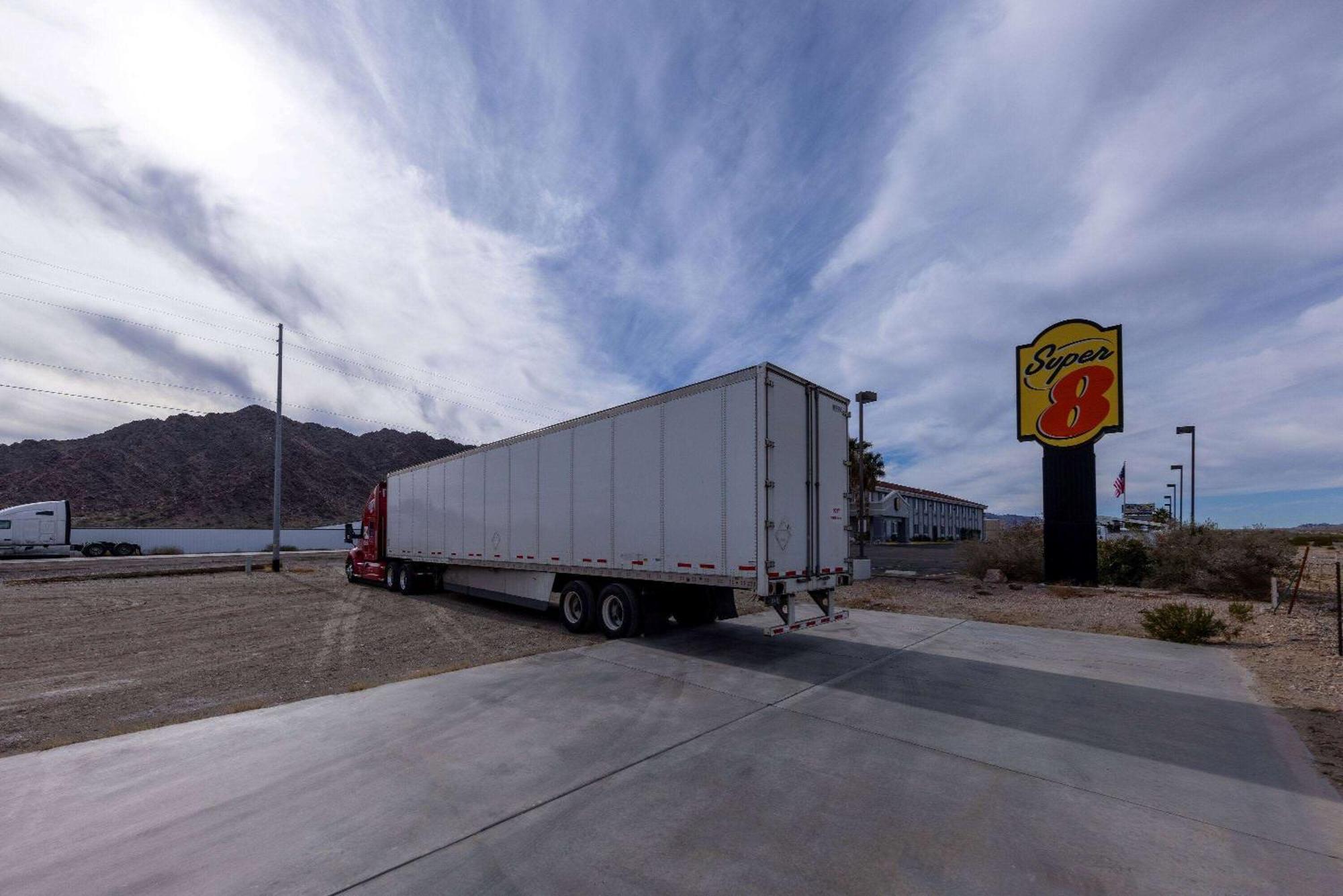 Super 8 By Wyndham Quartzsite Az Otel Dış mekan fotoğraf